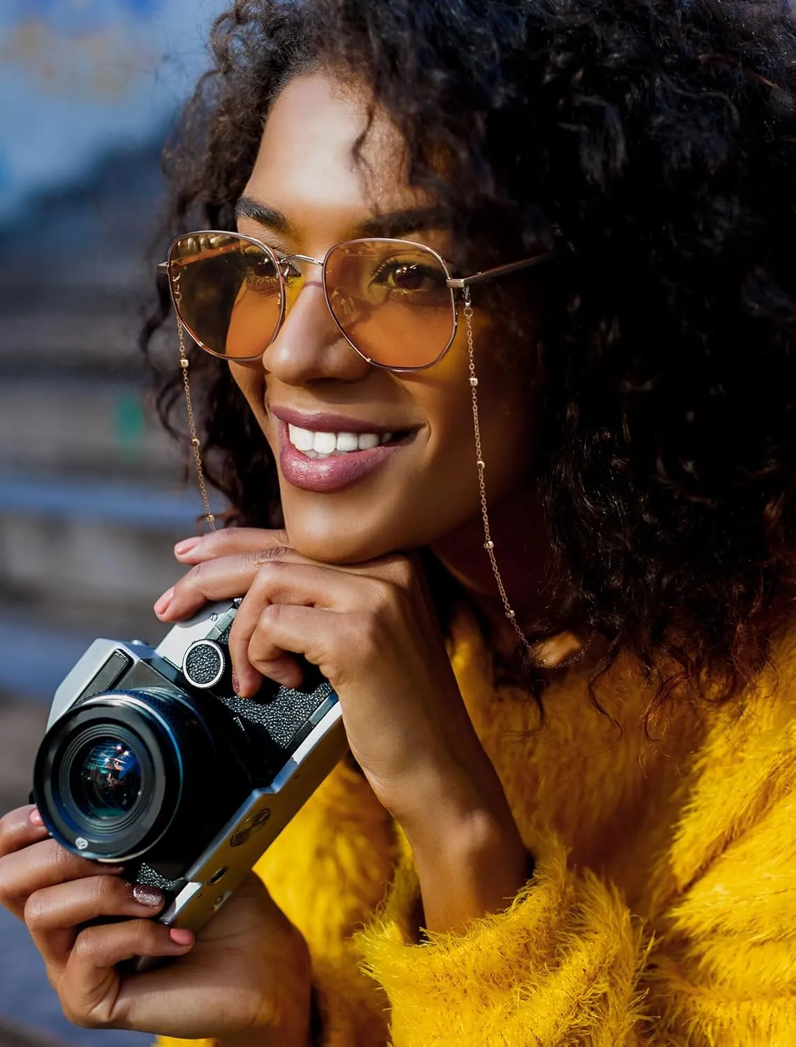Veda Tinda Vision Sunglasses for Women Trendy Retro 70s 90s Womens Oval and Square Shades UV400 Protection with Glasses Chain